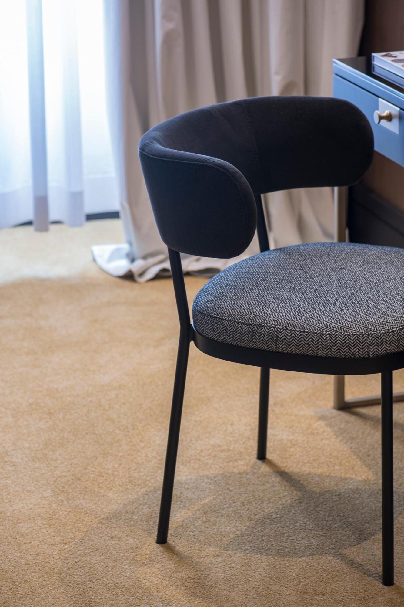 Hotel Umiltà 36 Roma Esterno foto A chair