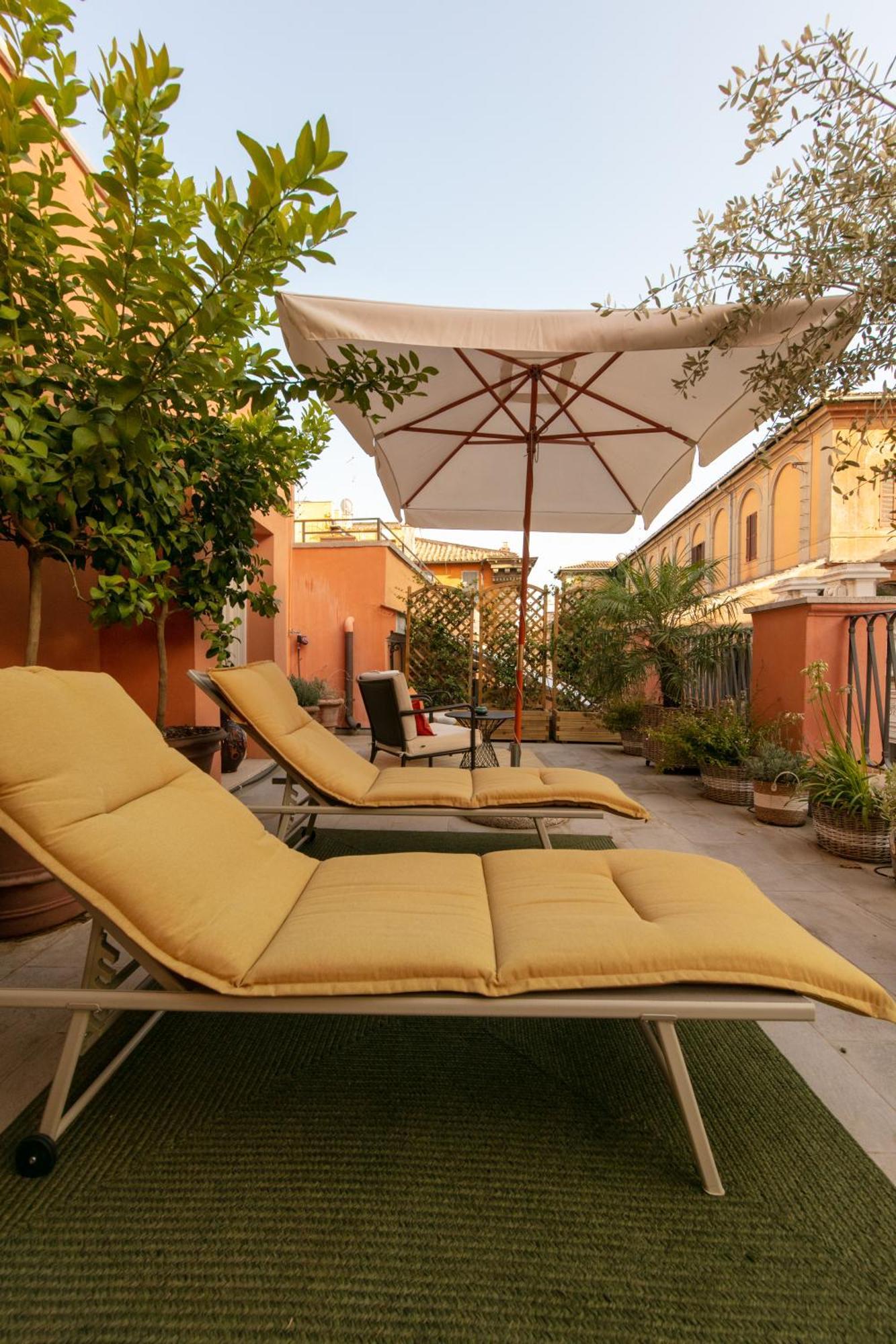 Hotel Umiltà 36 Roma Esterno foto The hotel's rooftop terrace