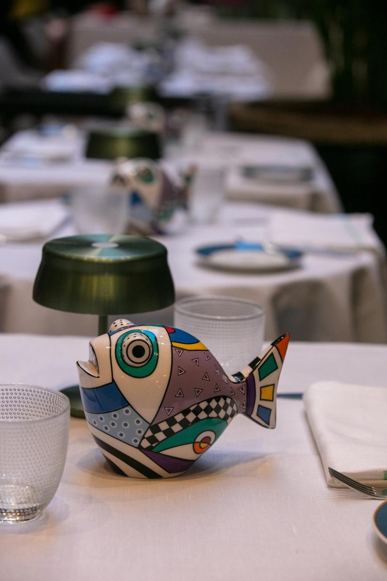 Hotel Umiltà 36 Roma Esterno foto A fish-shaped napkin holder