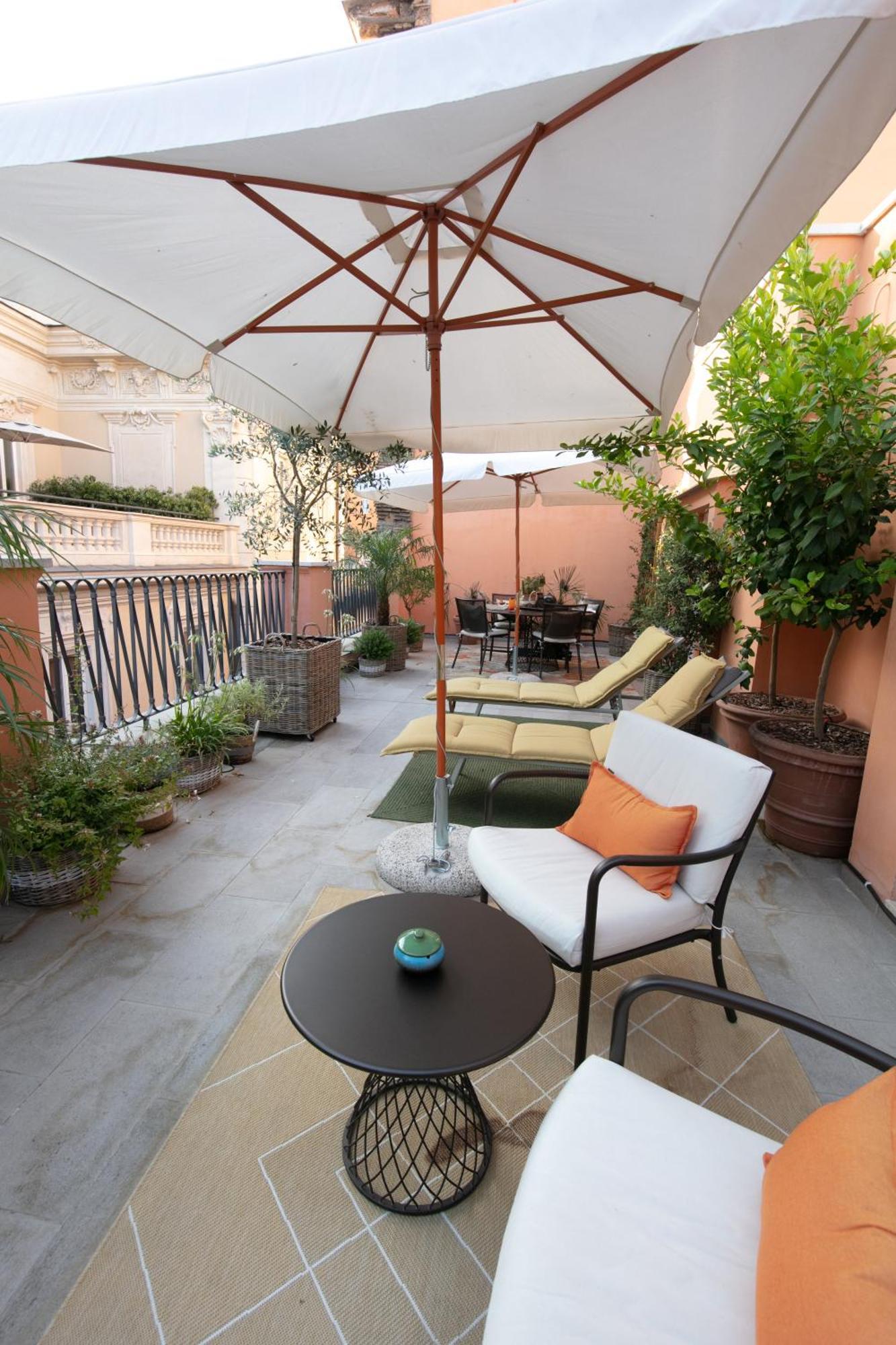 Hotel Umiltà 36 Roma Esterno foto A private terrace at the Mandarin Oriental, Madrid