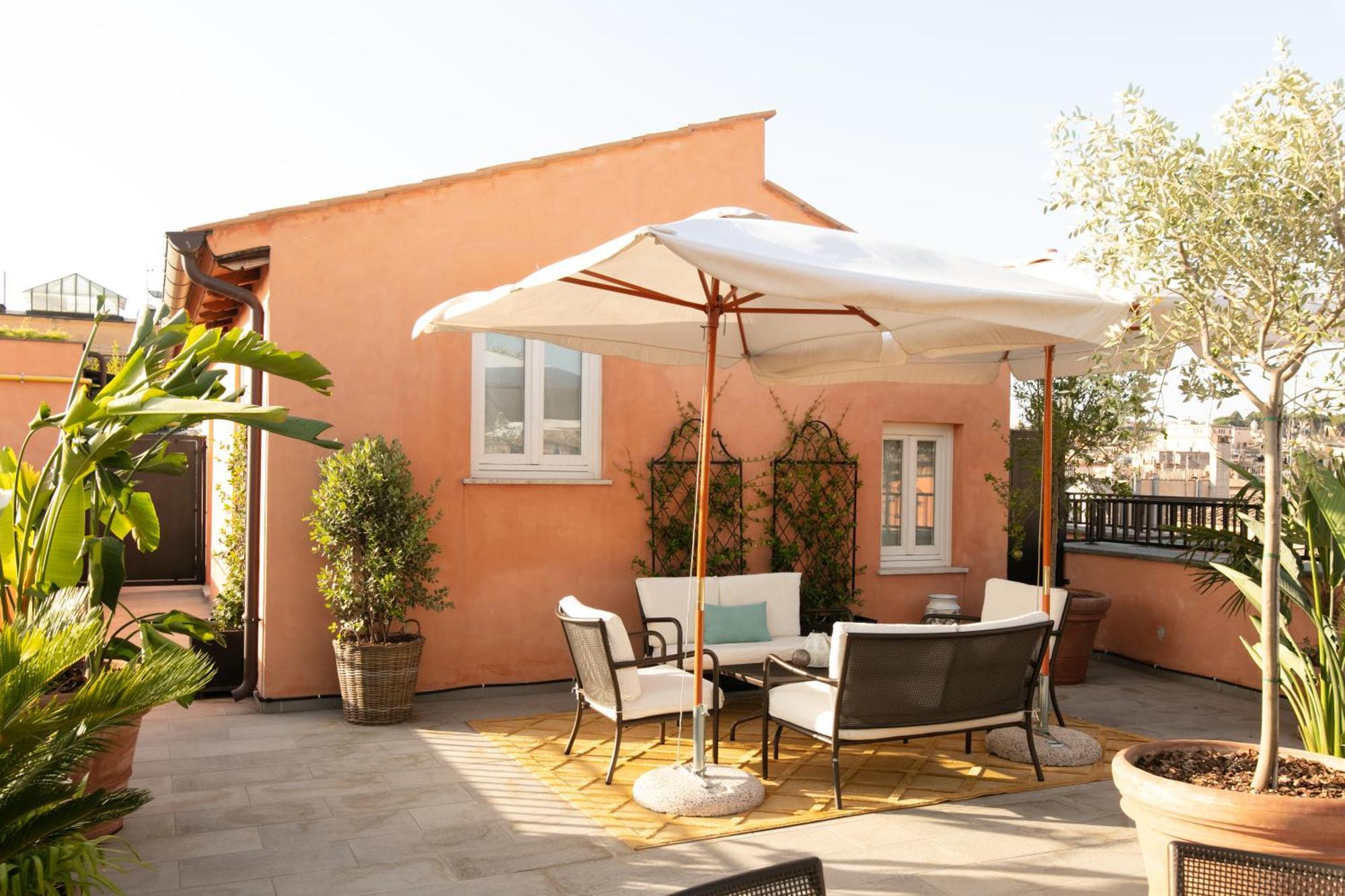Hotel Umiltà 36 Roma Esterno foto A patio in Barcelona, Spain