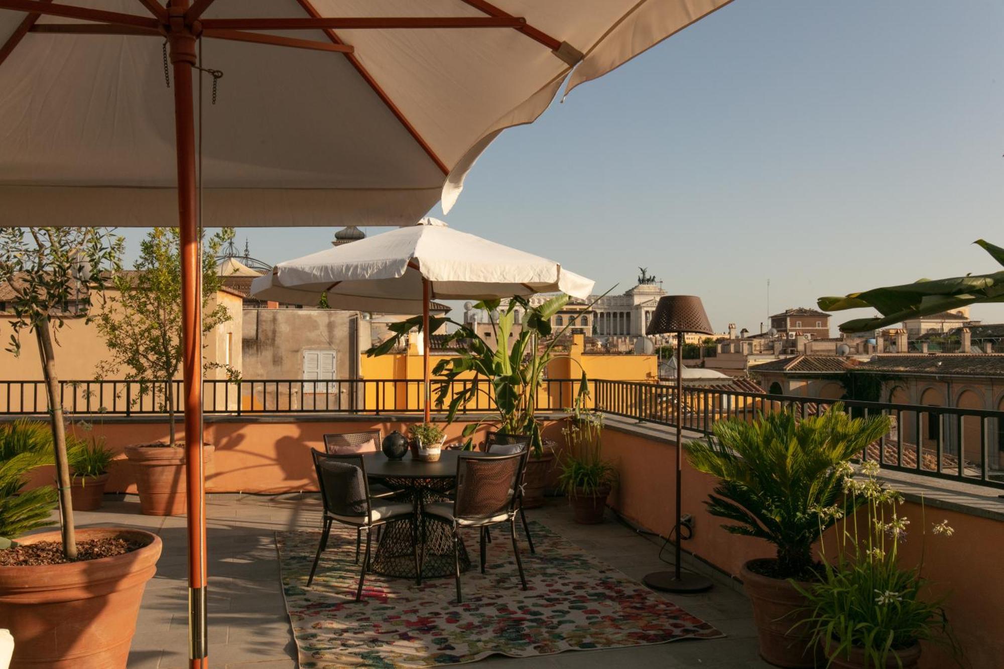 Hotel Umiltà 36 Roma Esterno foto A rooftop terrace in Madrid, Spain