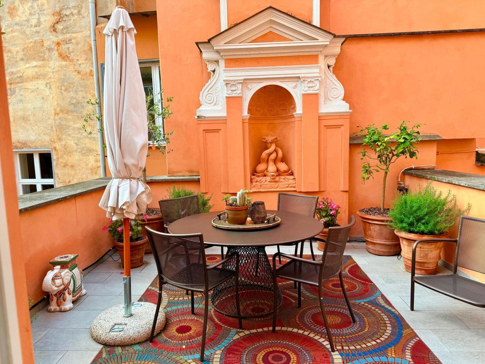 Hotel Umiltà 36 Roma Esterno foto The courtyard of the house
